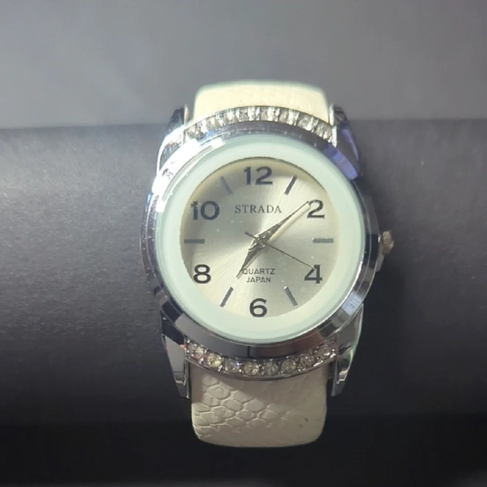 Strada Silver and White Smartwatch